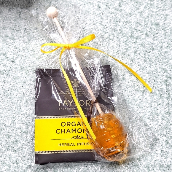 NWT: 22 Oz. Pink Iradecent Mug, Teas, & Floral kitchen Towel Set - Picture 4 of 7